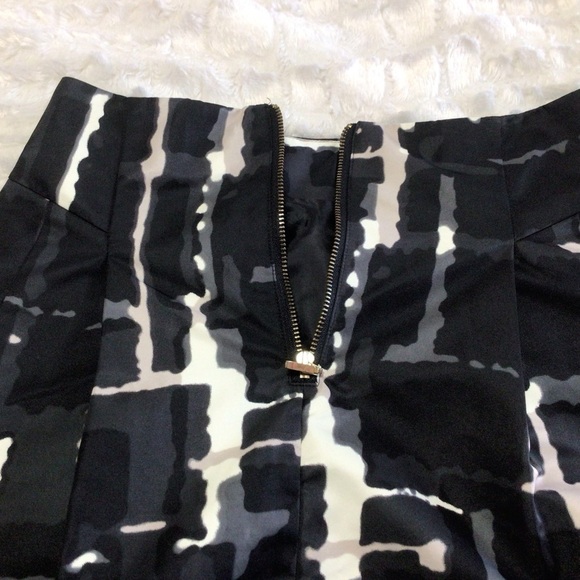 Express Design Studio Black White Gray Abstract Design Full Pleated Skirt 2 - Picture 4 of 8